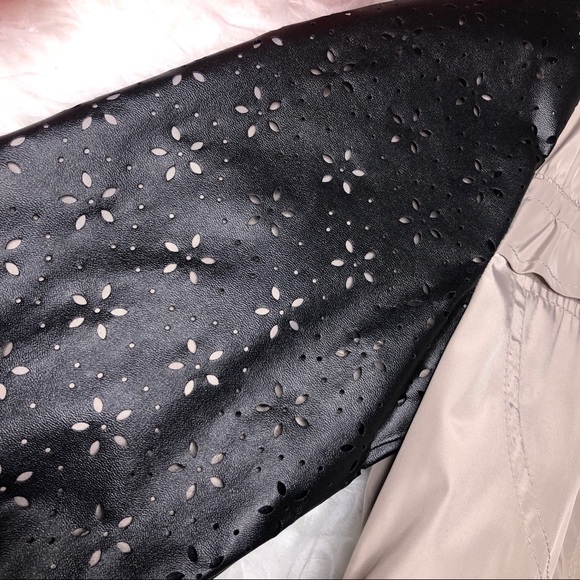 Betsey Johnson Hooded Anorak w/Faux Leather Sleeve - Picture 5 of 6